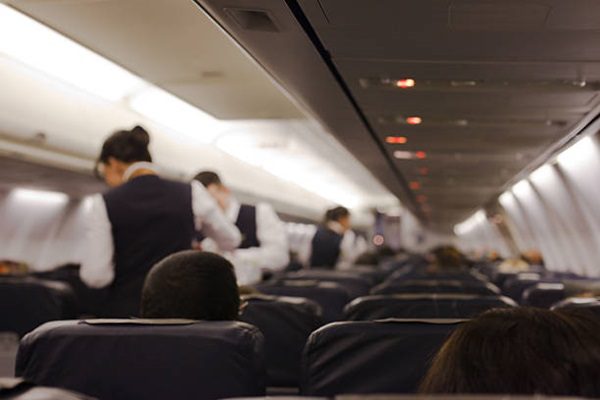 Curiosidades sobre a vida a bordo: Segredos sobre o cotidiano dos passageiros e tripulantes durante os voos!