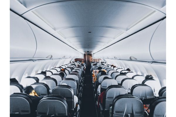 Overbooking e voos noturnos: Dicas para minimizar transtornos durante viagens noturnas!