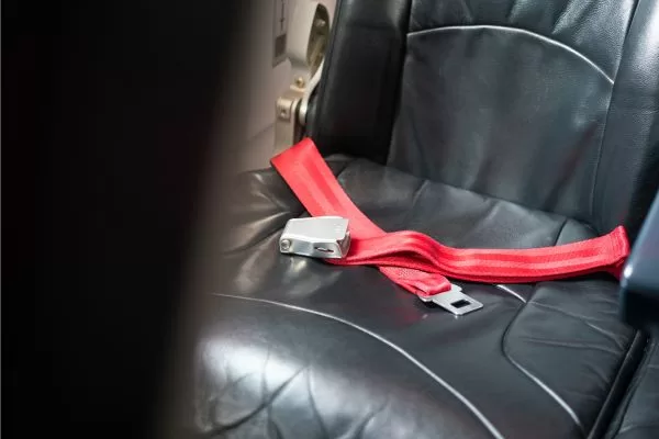 Dicas para uma viagem segura de avião: Medidas preventivas para evitar contratempos!