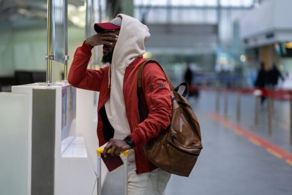 Direitos dos passageiros em casos de overbooking em voos de codeshare – Resolver problemas de voo